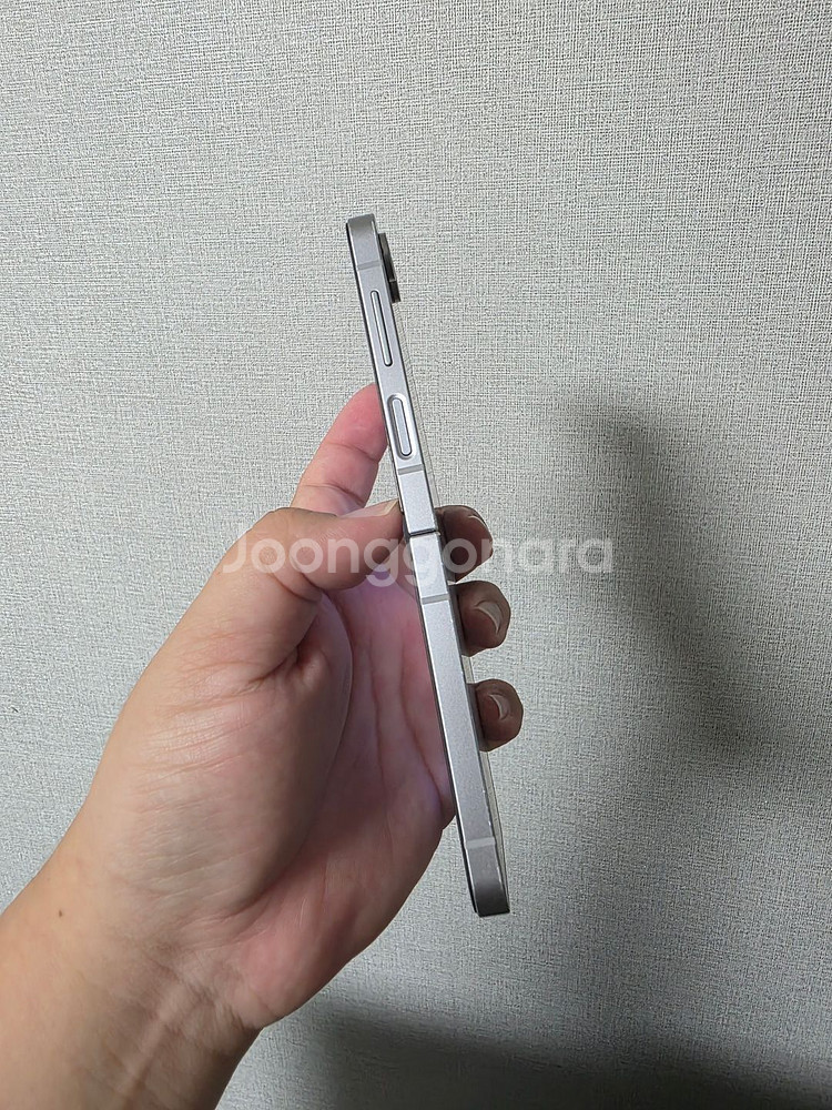 갤럭시 Z플립6 실버 256기가 A급 팝니다--2