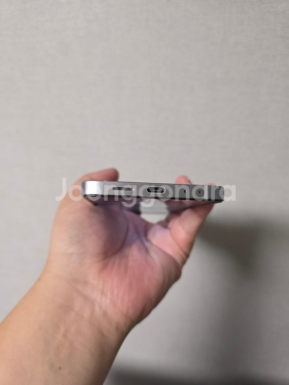 갤럭시 Z플립6 실버 256기가 A급 팝니다--5