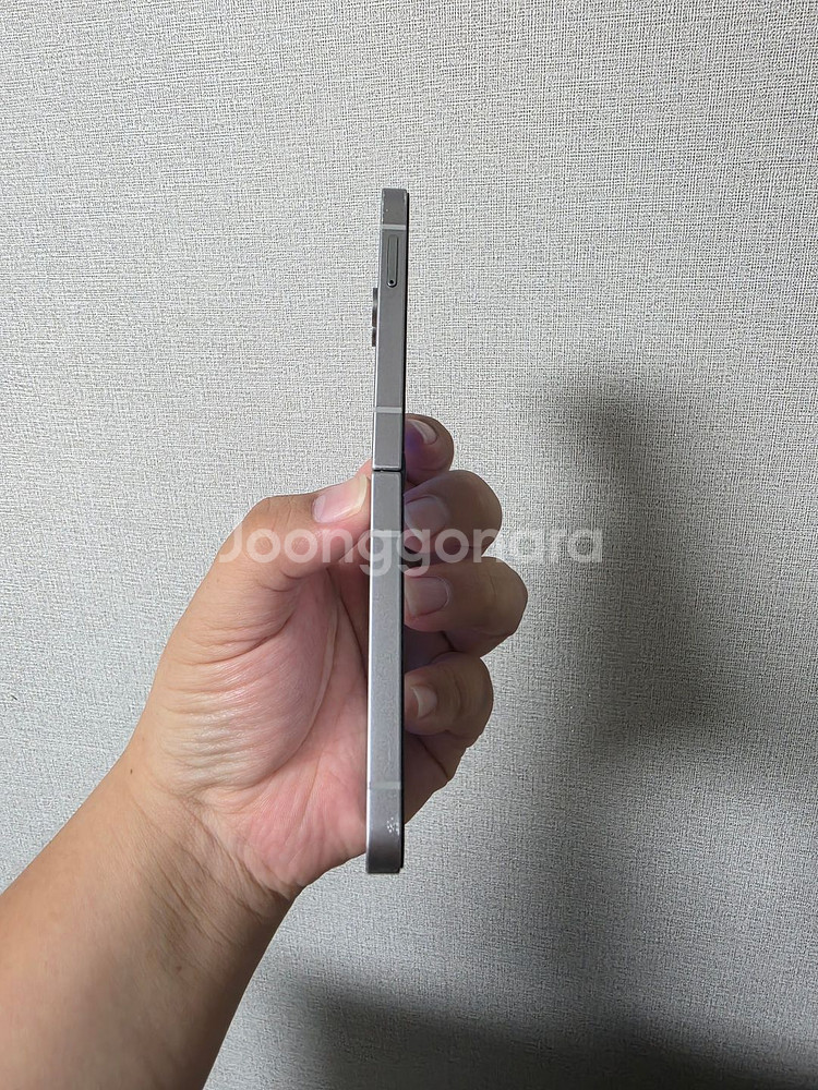 갤럭시 Z플립6 실버 256기가 A급 팝니다--3