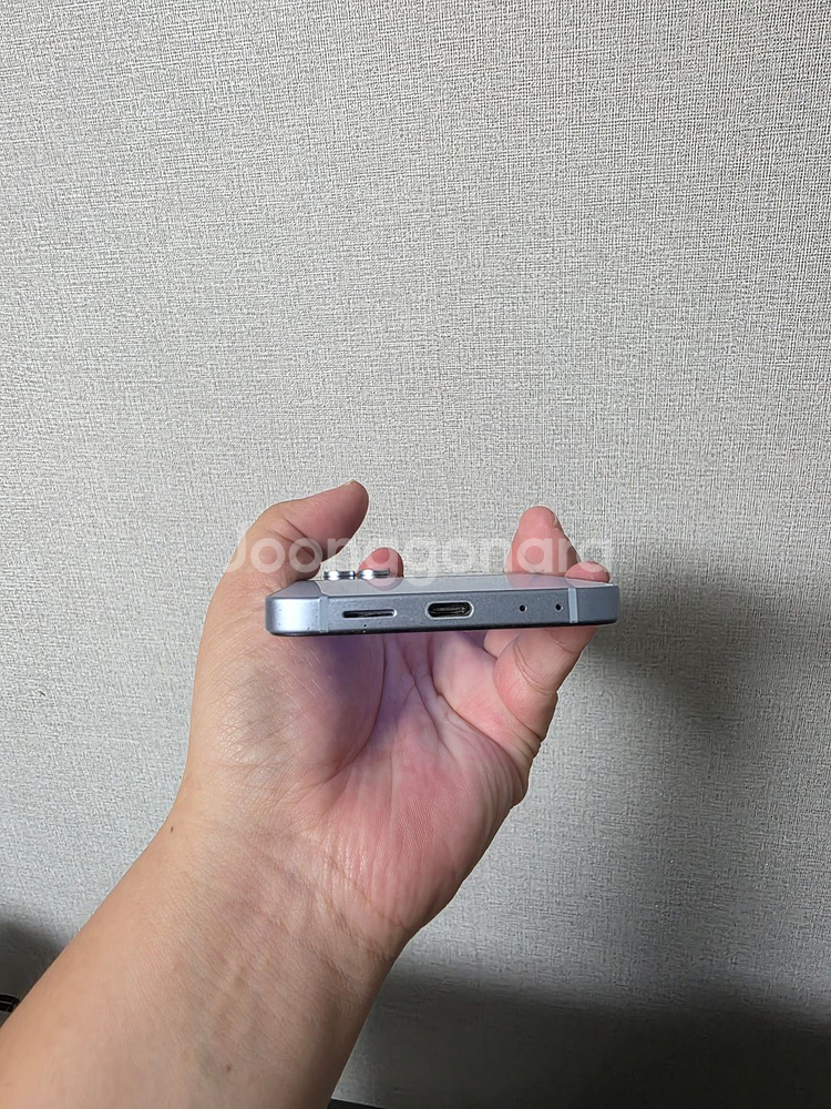 갤럭시 Z플립6 블루 256기가 A급 팝니다--5