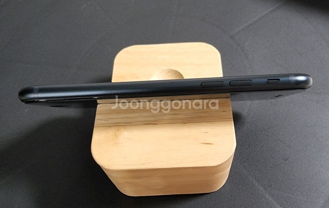 아이폰 SE3 미드나이트 64G 판매합니다!(선물용)--3