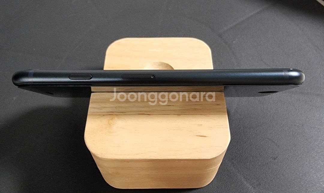 아이폰 SE3 미드나이트 64G 판매합니다!(선물용)--2