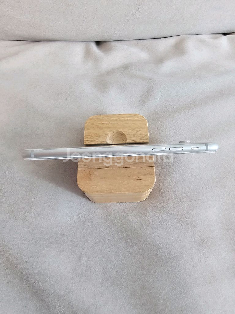 아이폰8플러스 실버 256g 팝니다!(배터리 100%)--3
