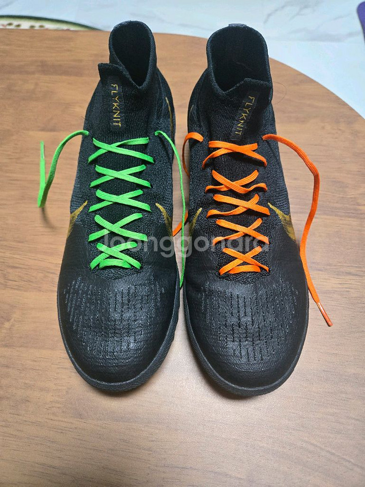 나이키 머큐리얼 풋살화 265 a급 판매합니다.--0