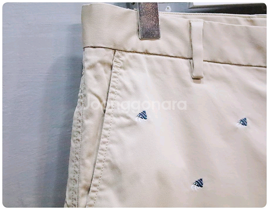 [78] 헤지스 슬림핏 소라게 자수 치노 쇼츠--3