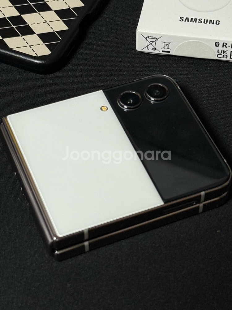 Galaxy Z Flip4 256GB 화이트에디션 희귀--0