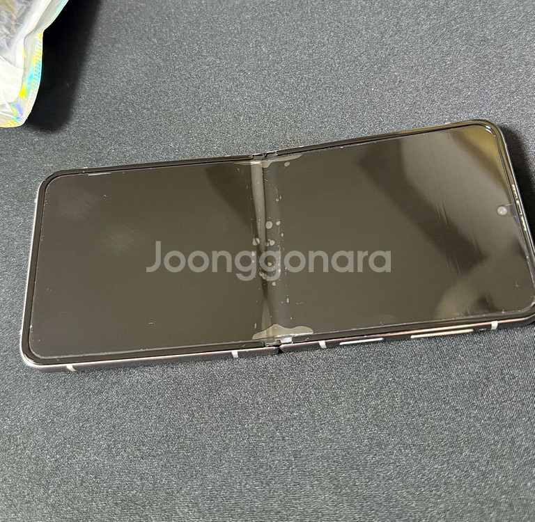 Galaxy Z Flip4 256GB 화이트에디션 희귀--4