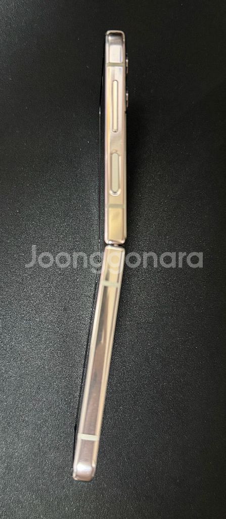 Galaxy Z Flip4 256GB 화이트에디션 희귀--6