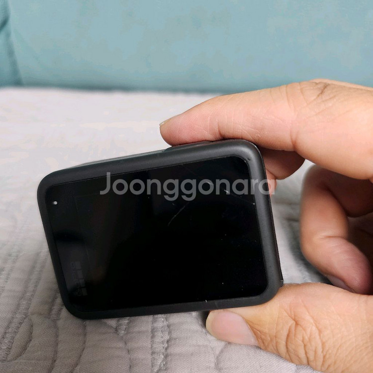 고프로11 블랙 정품 배터리 3개 포함 팝니다.--3