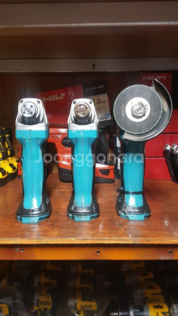 마끼다충전그라인더 DGA402N 본체만--1