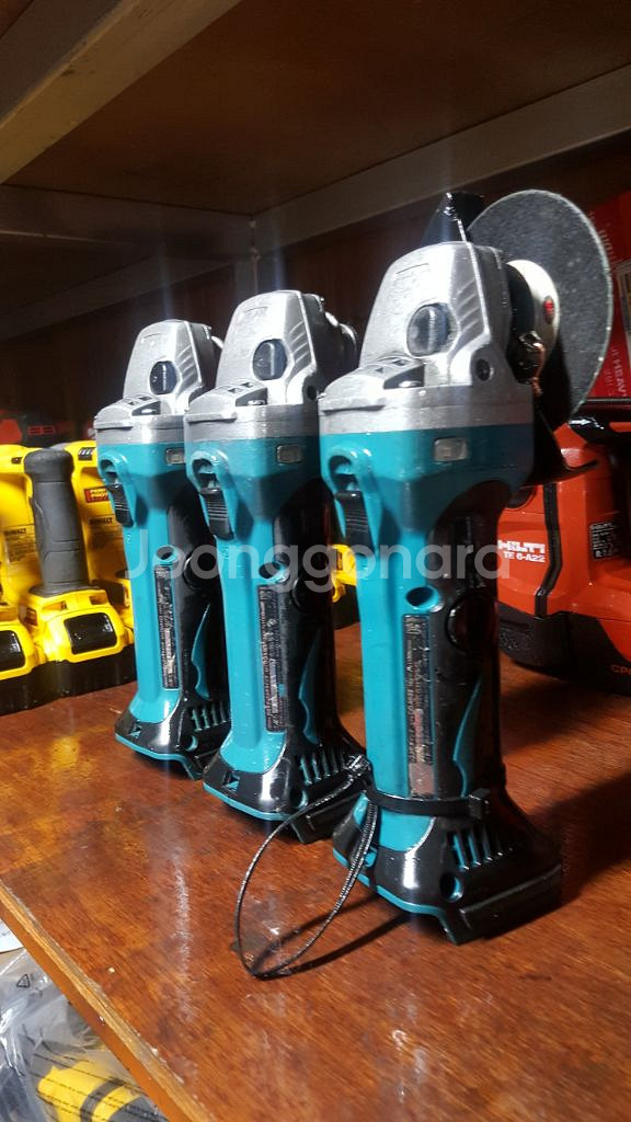 마끼다충전그라인더 DGA402N 본체만--7