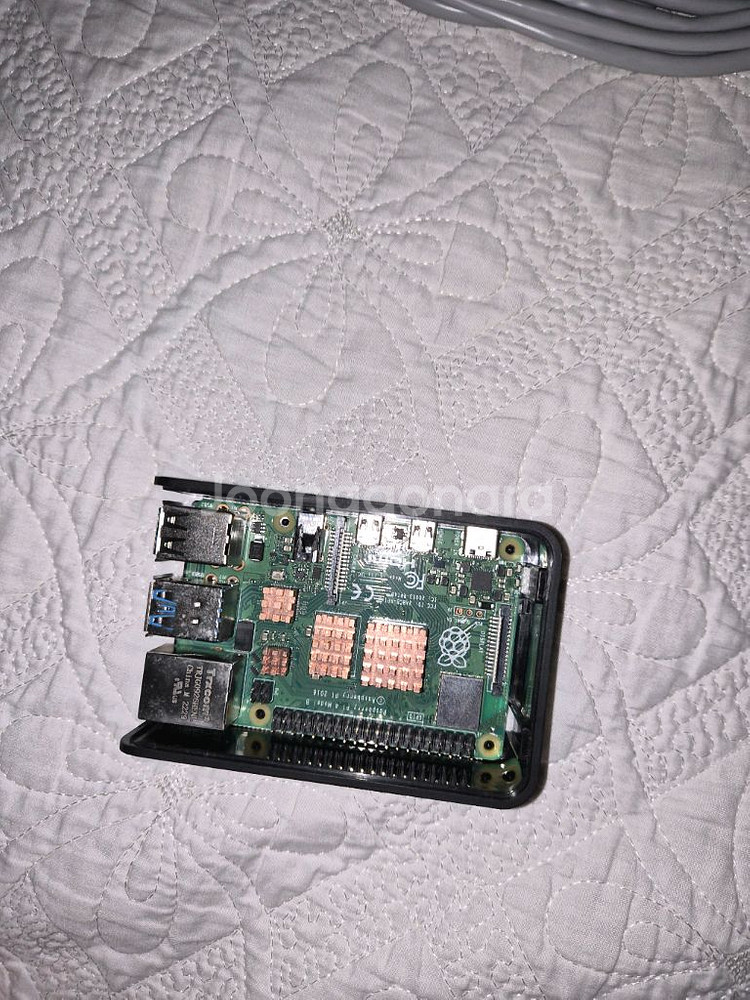 라즈베리파이 4 모델 b 2gb 키트 팝니다.--1