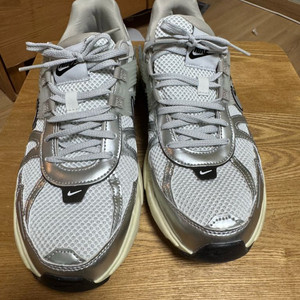 나이키 V2K런 270