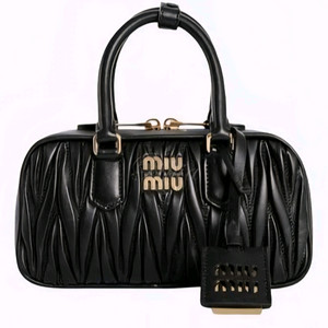 MIU MIU 미우미우 아르카디 마테라쎄 미니백 블랙