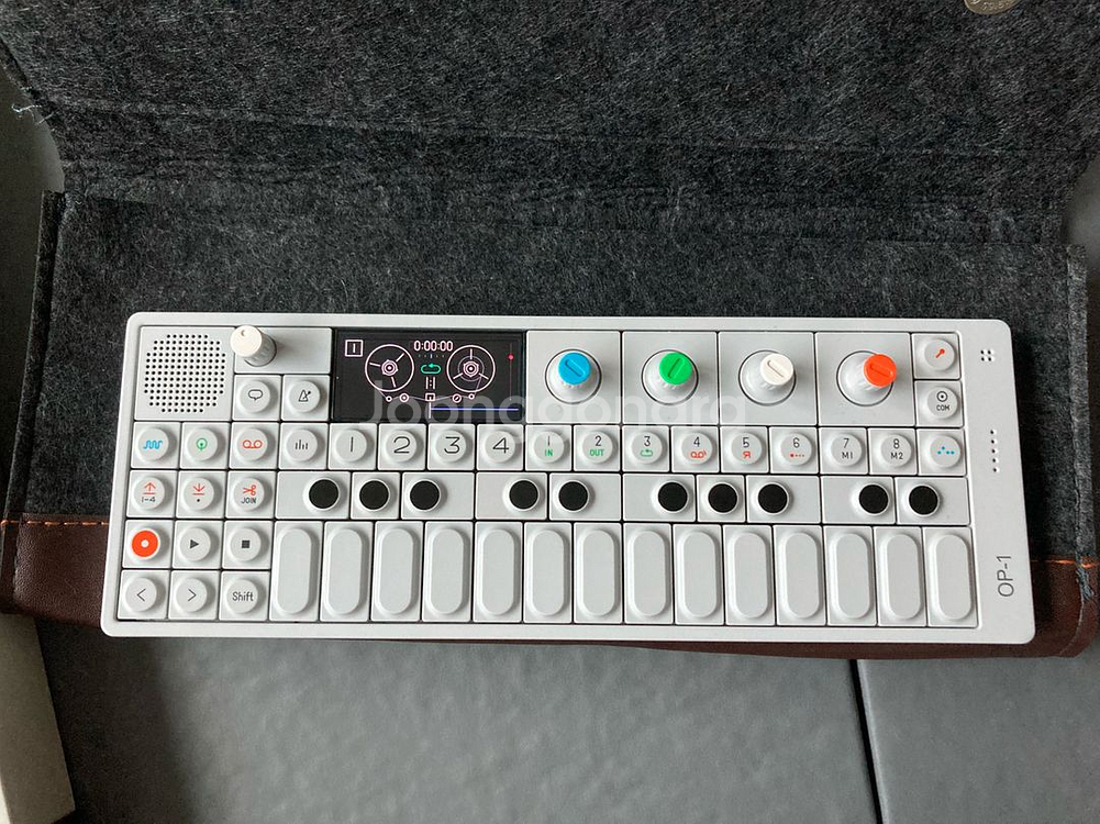 teenage engineering op-1--0