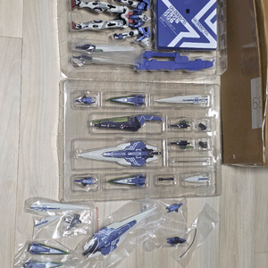 중천모형 세븐소드 더블오 디자이너스 블루 팝니다.
