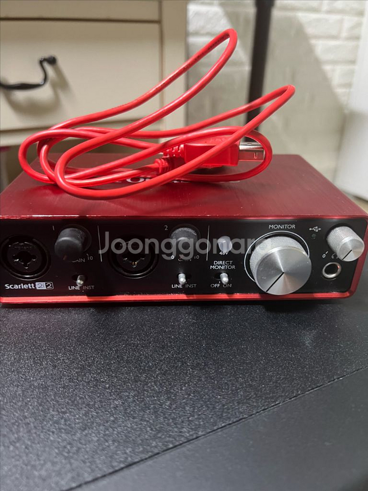 Focusrite Scaelett 2i2--0