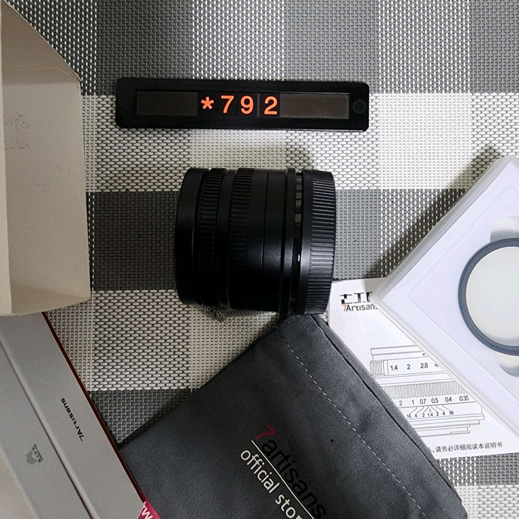 7아티산 35mm 1.4 단렌즈 박스품 이미지