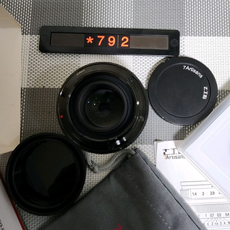 7아티산 35mm 1.4 단렌즈 박스품 이미지