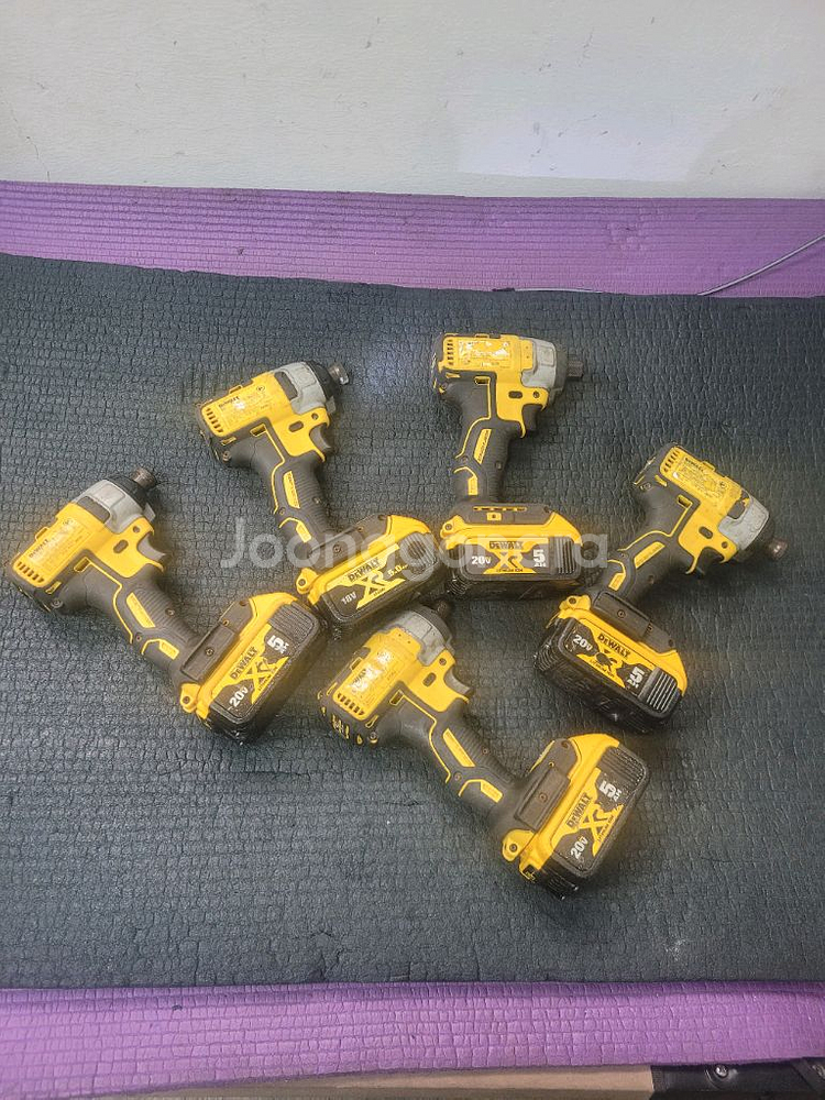디월트충전임팩드라이버 배터리포함 개당가격 랜덤발송--3