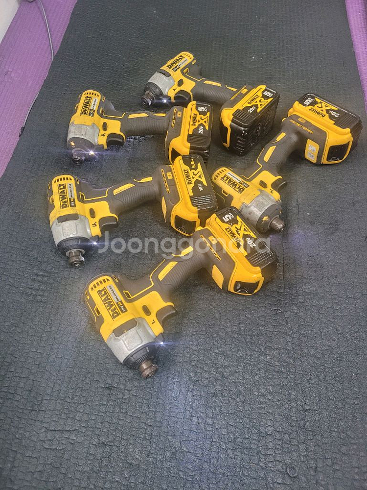 디월트충전임팩드라이버 배터리포함 개당가격 랜덤발송--1