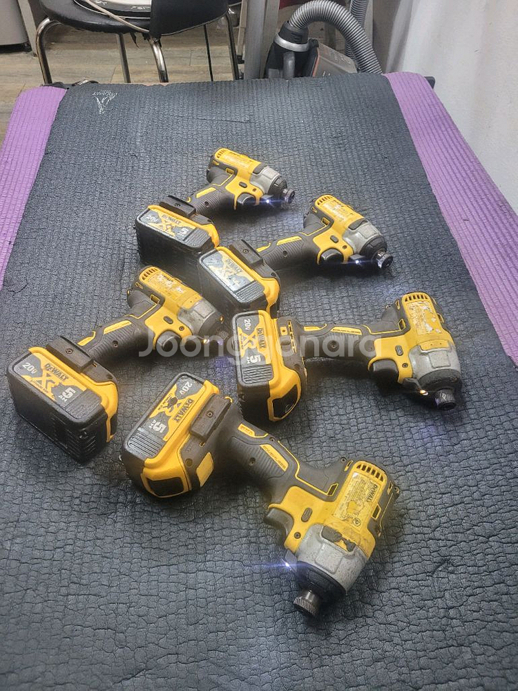 디월트충전임팩드라이버 배터리포함 개당가격 랜덤발송--4