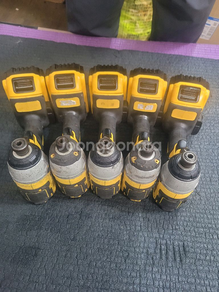 디월트충전임팩드라이버 배터리포함 개당가격 랜덤발송--6