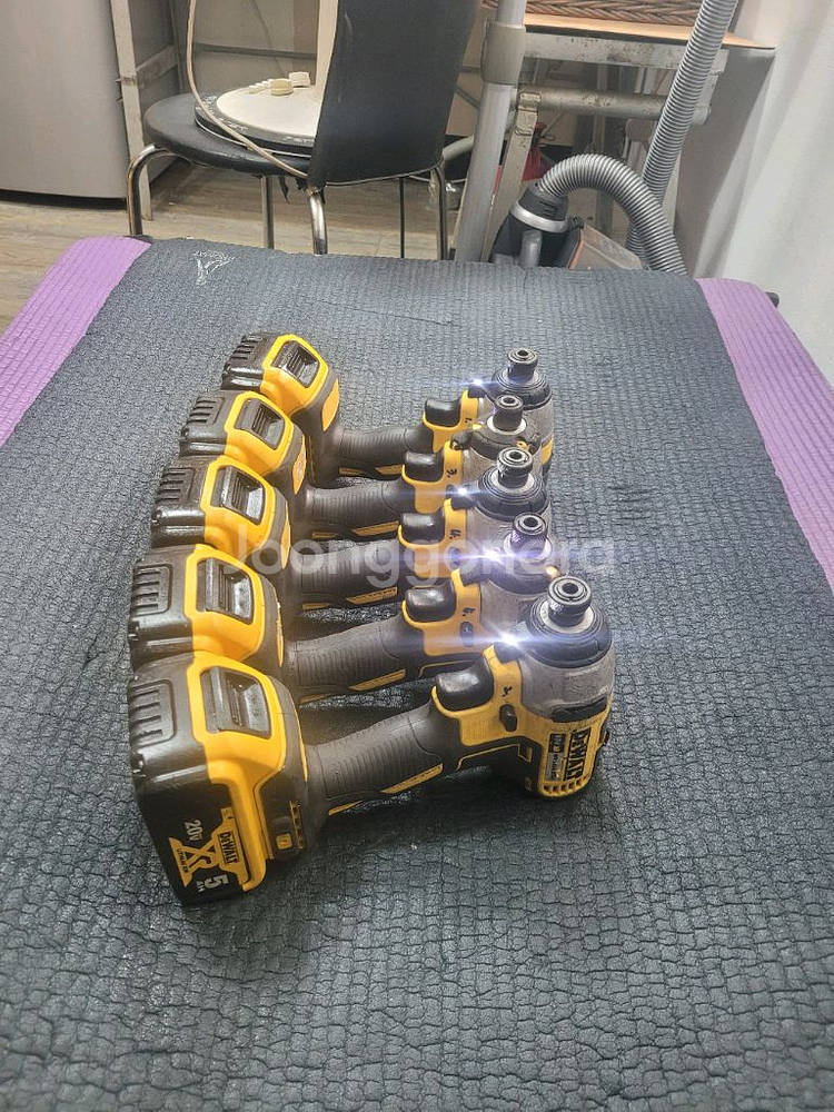 디월트충전임팩드라이버 배터리포함 개당가격 랜덤발송--8