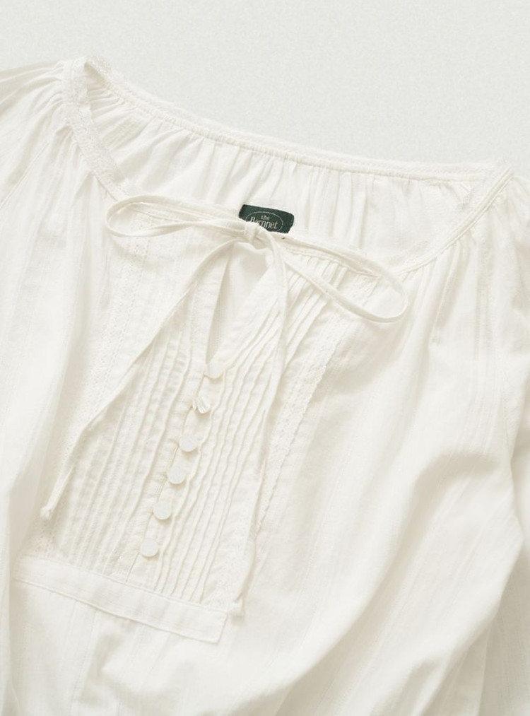 더바넷 블라우스 레이스 타낫 리본빛 단추 호와스 포에토 이미지