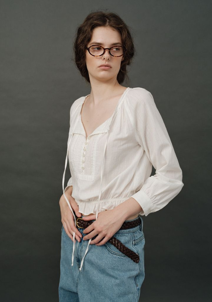 더바넷 블라우스 레이스 타낫 리본빛 단추 호와스 포에토 이미지