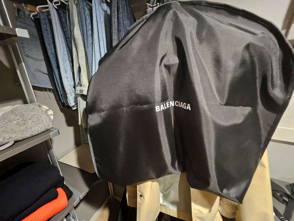 발렌시아가 바람막이 이미지