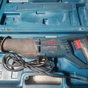 보쉬 전기컷소 GSA1100E 팝니다