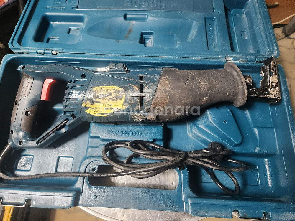 보쉬 전기컷소 GSA1100E 팝니다--1