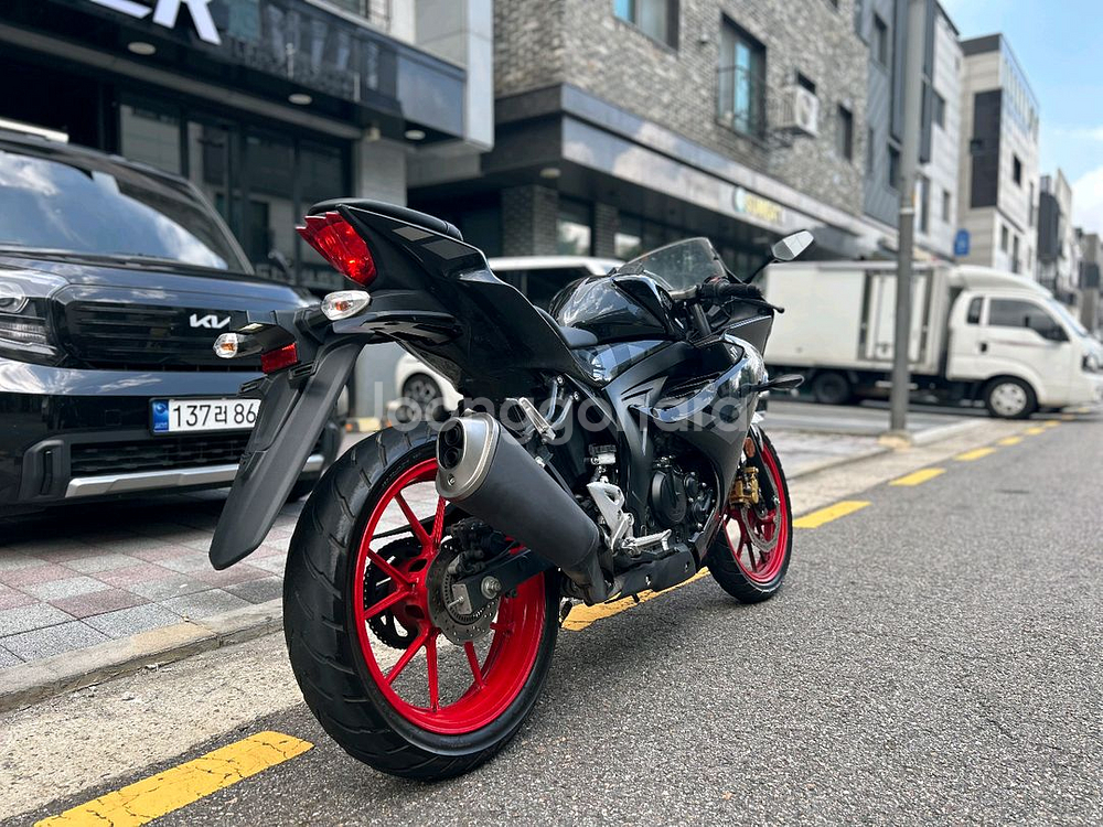 스즈키 GSX-R125 23년 1만km 깔끔한 검빨차량--2