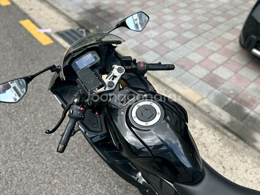 스즈키 GSX-R125 23년 1만km 깔끔한 검빨차량--7
