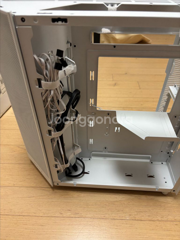 NZXT H6 RGB 케이스--7