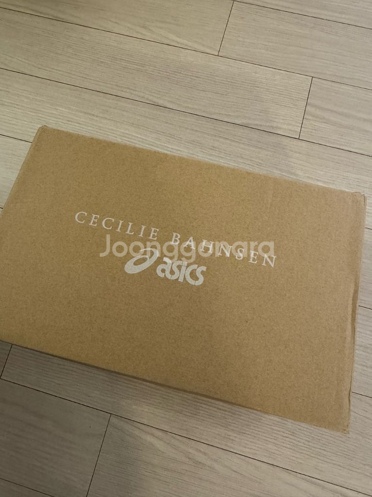 아식스 세실리아반센 콜라보 사이즈 235--0