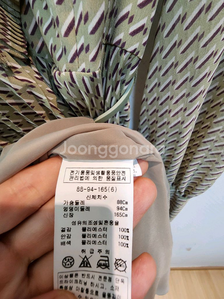 미니멈 프릴장식 소매셔링 기하학패턴 플리츠 쉬폰 원피스--6