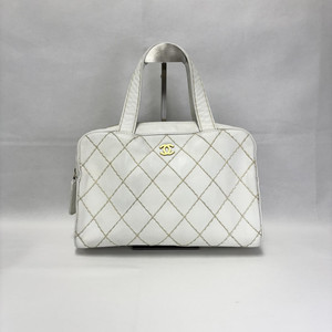 샤넬 와일드 스티치 토트백 화이트