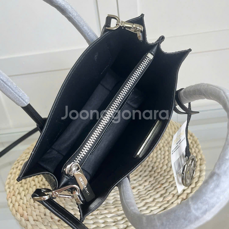 마이클코어스 머서 미디움로고 레더 크로스 블랙[새상품]--5