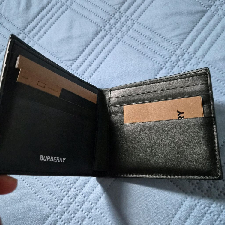 버버리 엠보싱 로고 반지갑 80528811 이미지