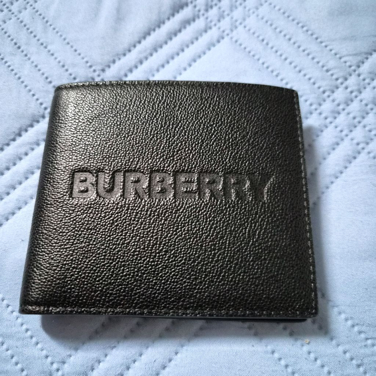 버버리 엠보싱 로고 반지갑 80528811 이미지