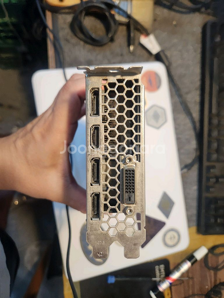 그래픽<957>gtx1070ti 8g 이엠택--1