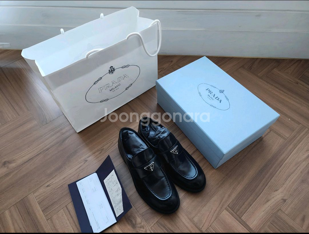 프라다 브러시드 로퍼 37--0