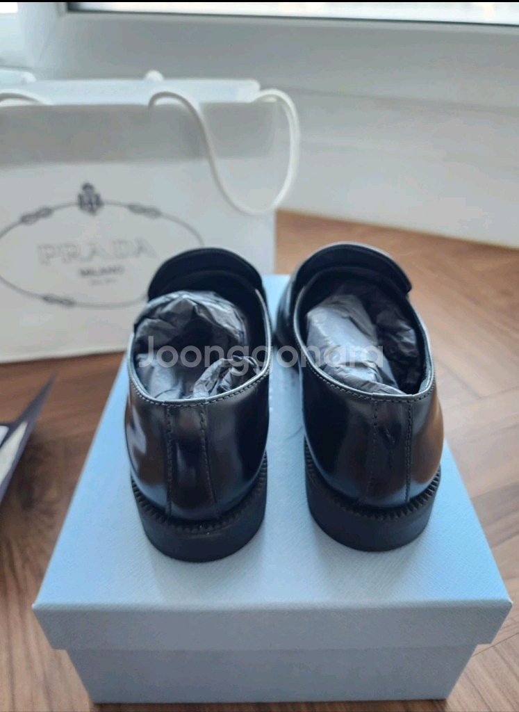 프라다 브러시드 로퍼 37--4