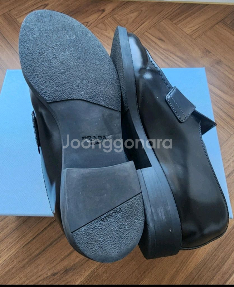 프라다 브러시드 로퍼 37--5