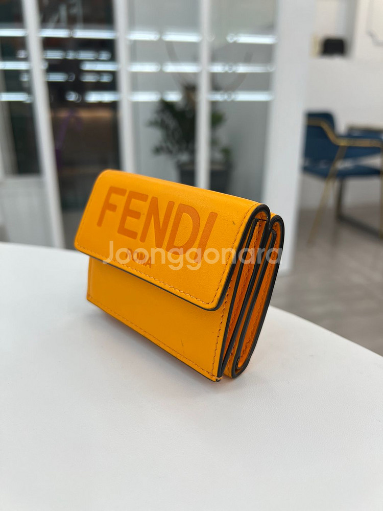 [중고명품럭스올 울산점] 펜디 마이크로 트리폴드 반지갑--1