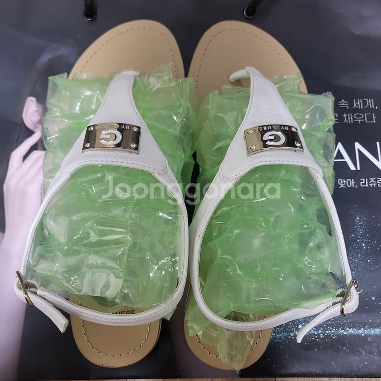 게스샌들<새제품>--5