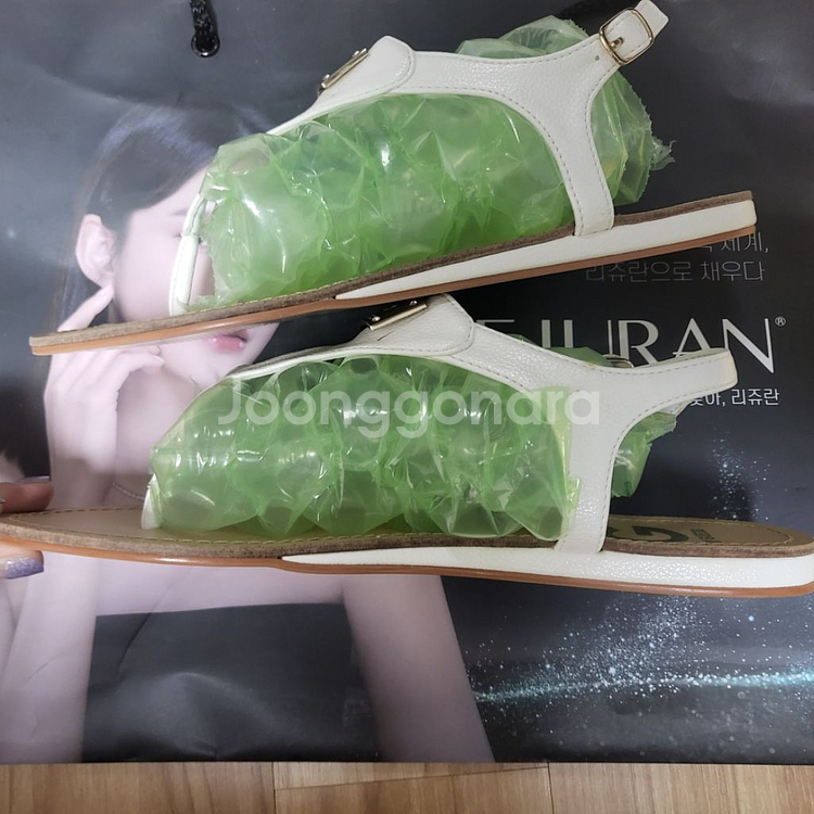 게스샌들<새제품>--8