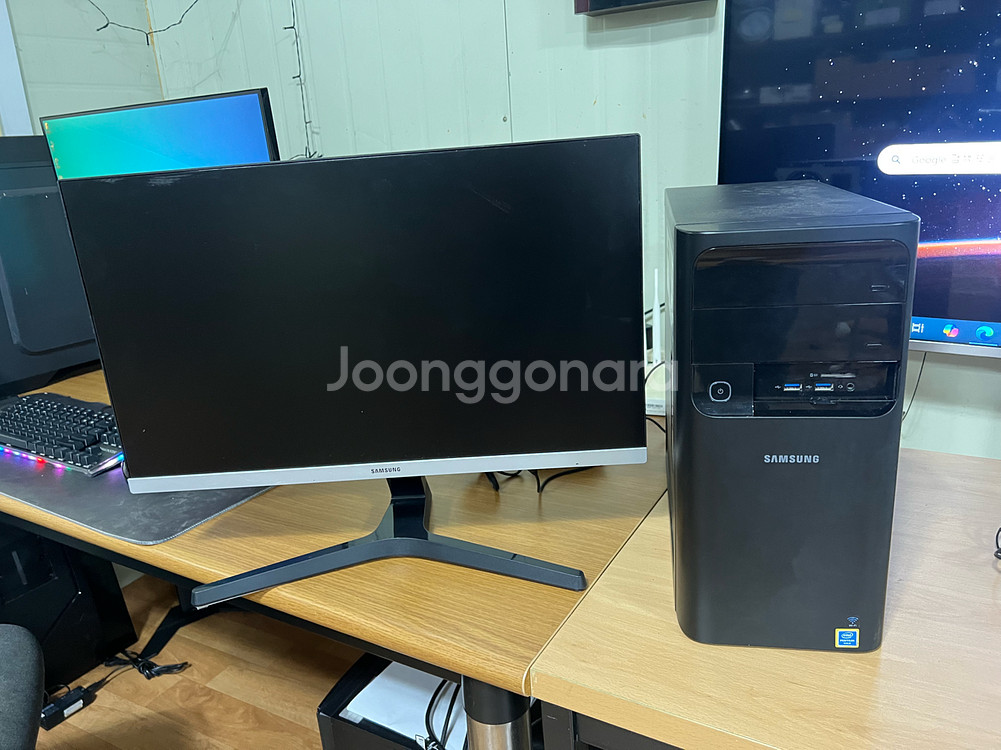 삼성 세트 24인치랑 컴퓨터 본체 데스크탐--0